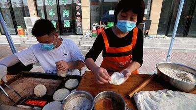 探寻泡馍技艺，美食背后的师傅与传承